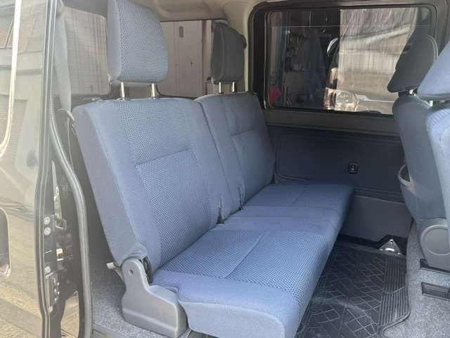 Daihatsu Hijet Cargo 12