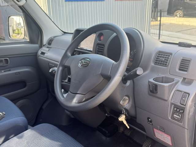 Daihatsu Hijet Cargo 10