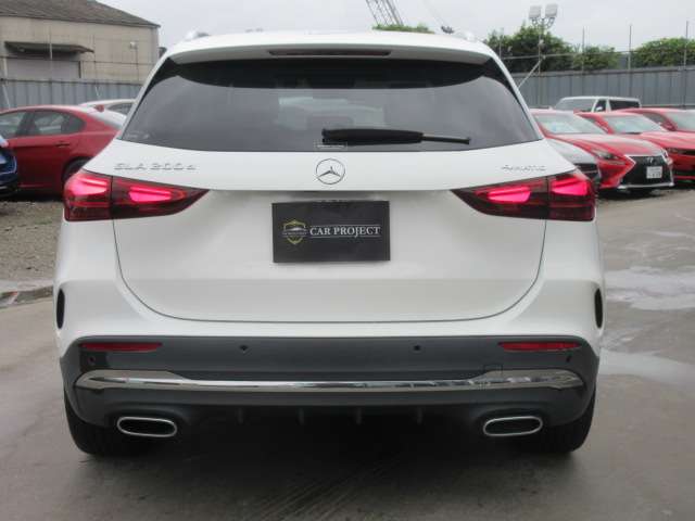 Mercedes-Benz GLA-Class 12