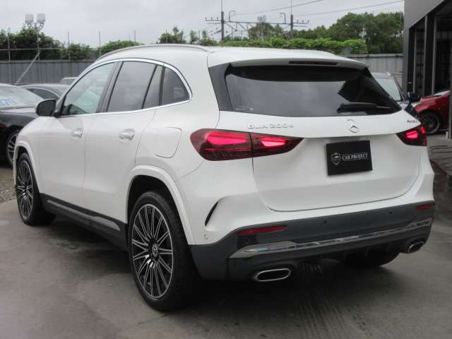 Mercedes-Benz GLA-Class 10