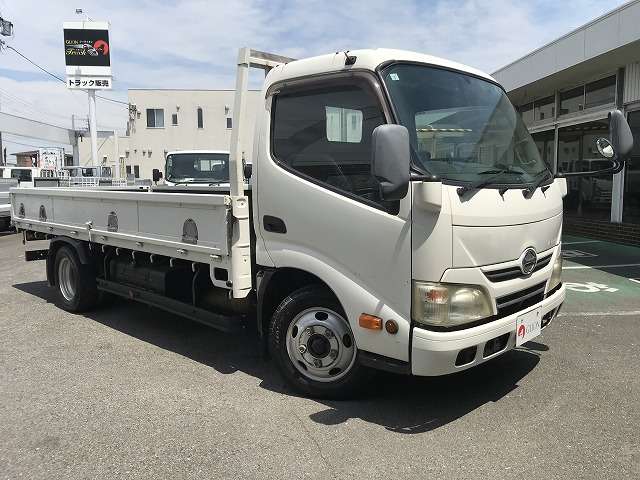 Hino Dutro 3