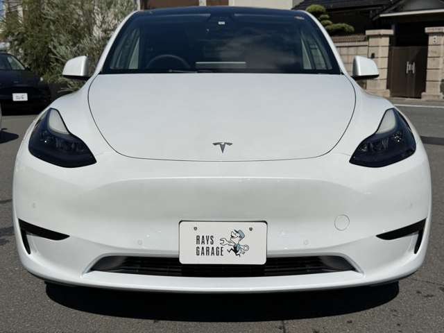 Tesla Model Y 8