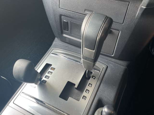 Mitsubishi Pajero 9