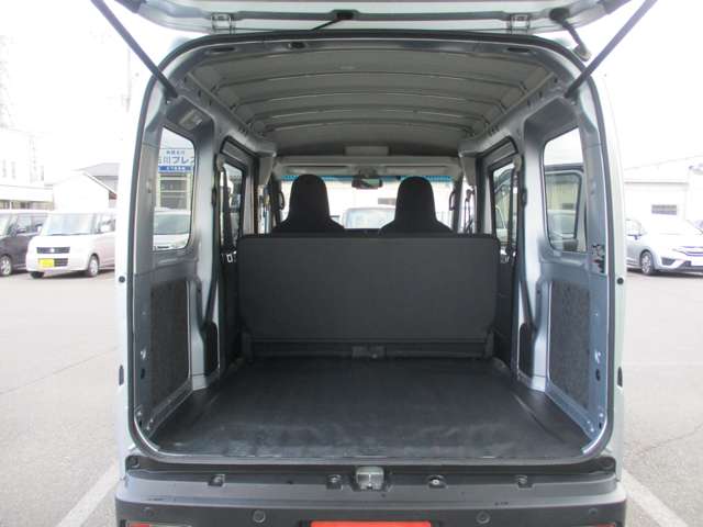 Daihatsu Hijet Cargo 11