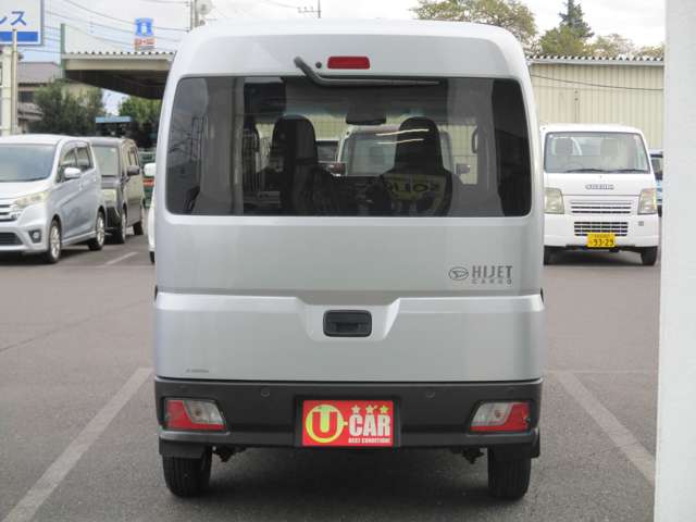 Daihatsu Hijet Cargo 5