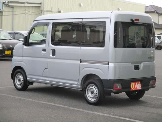 Daihatsu Hijet Cargo 6