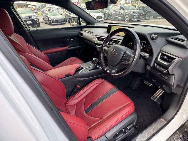 Lexus UX 8