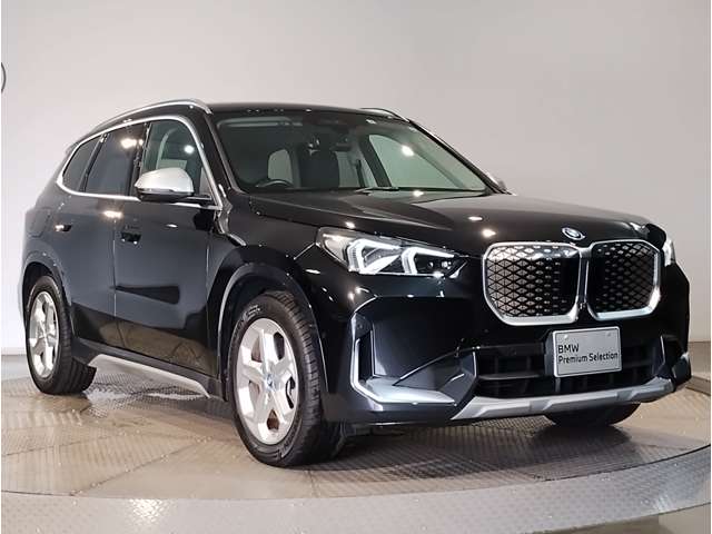 BMW iX1 11
