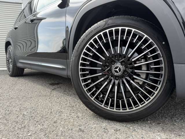 Mercedes-Benz EQB 12