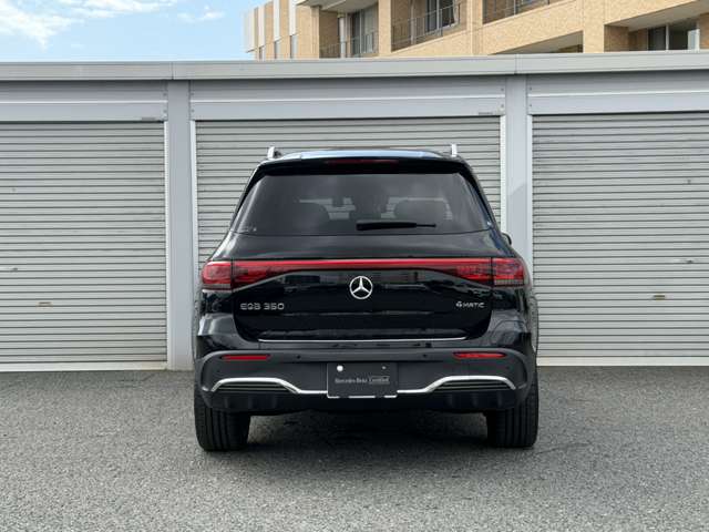 Mercedes-Benz EQB 8