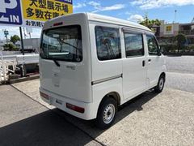 Daihatsu Hijet Cargo 12