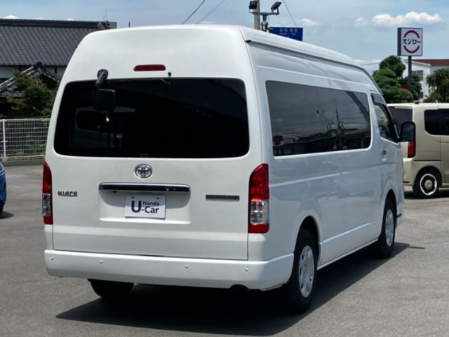 Toyota Hiace 6