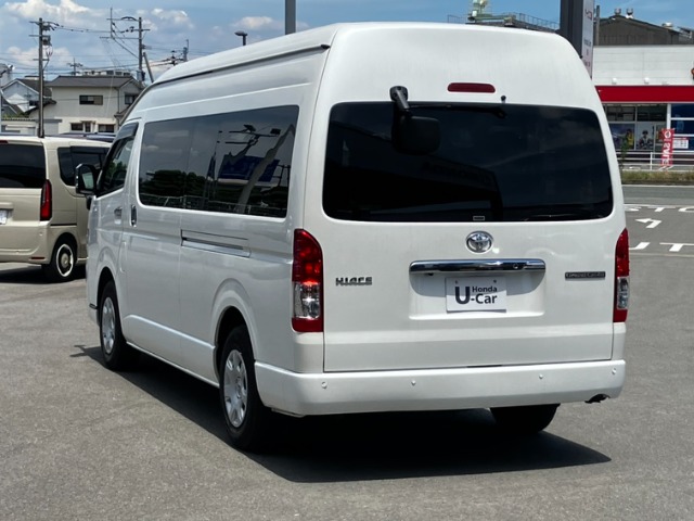 Toyota Hiace 7