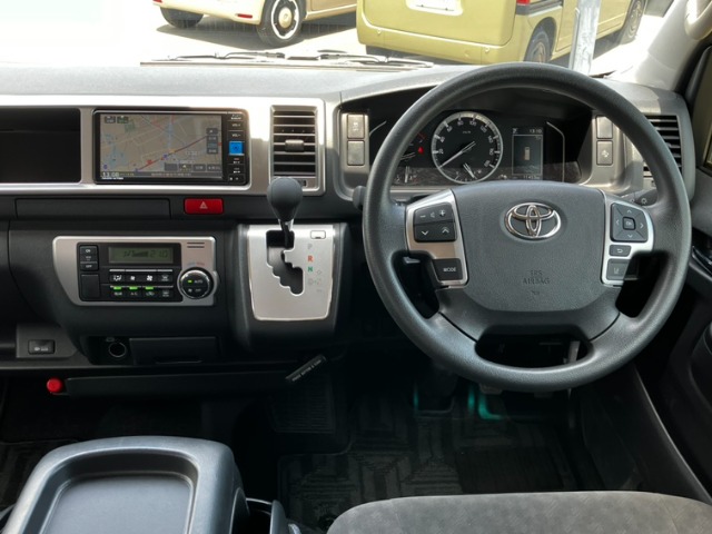 Toyota Hiace 8