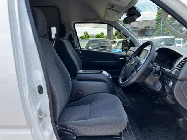 Toyota Hiace 9