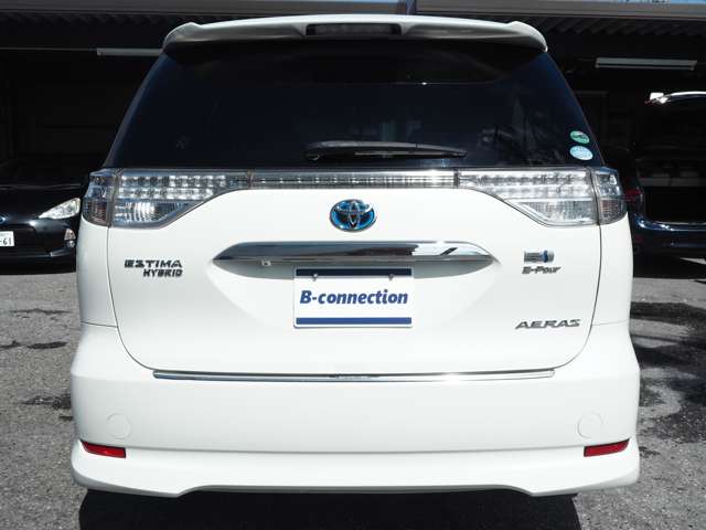 Toyota Estima Hybrid 5