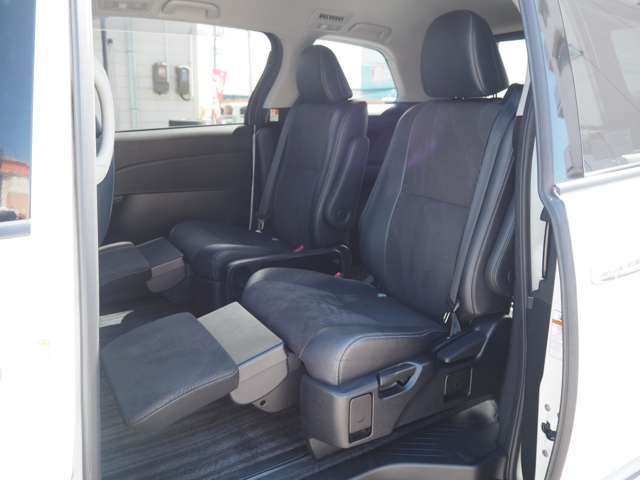 Toyota Estima Hybrid 10