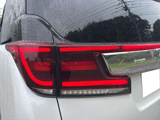 Toyota Vellfire 12