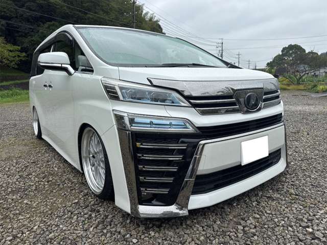 Toyota Vellfire 3