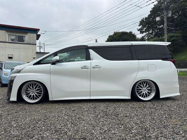 Toyota Vellfire 4