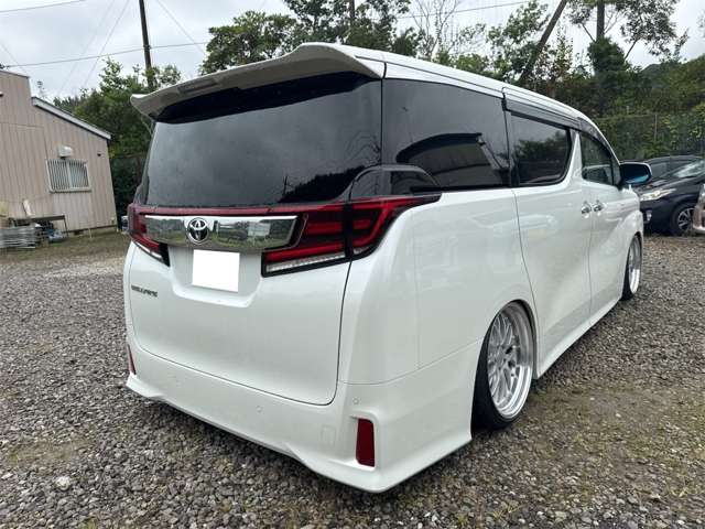 Toyota Vellfire 6