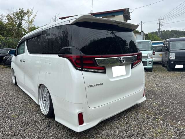 Toyota Vellfire 8