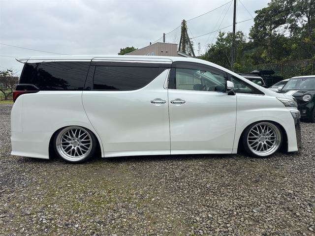 Toyota Vellfire 9