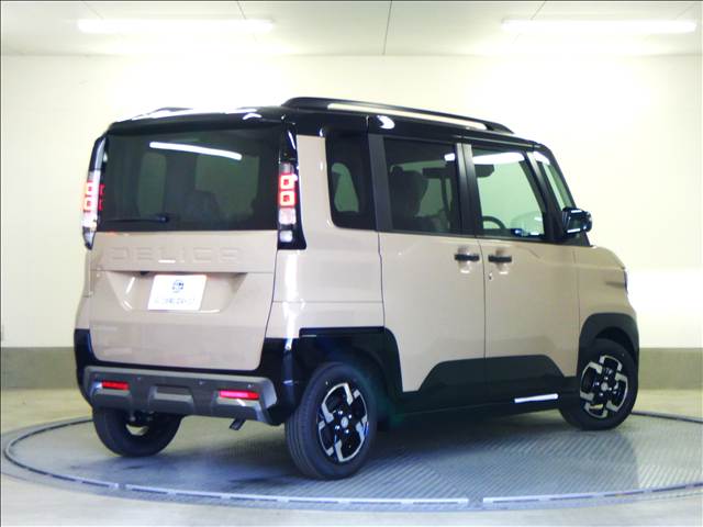Mitsubishi Delica Mini 2