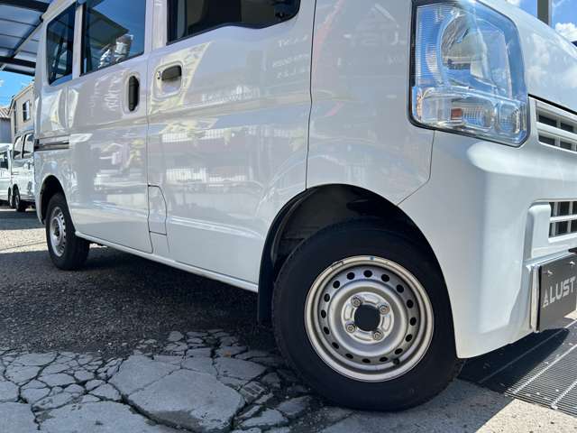 Mitsubishi Minicab Van 11