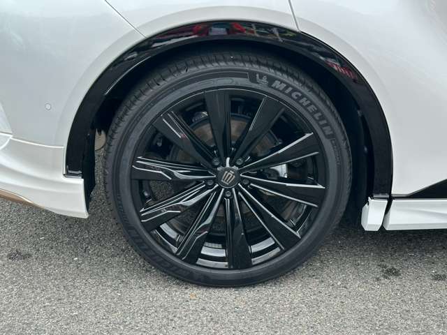 Toyota Crown Sport 12