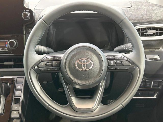 Toyota Sienta 12