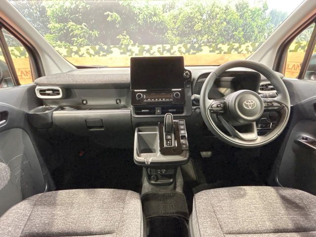 Toyota Sienta 2