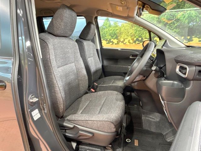 Toyota Sienta 8