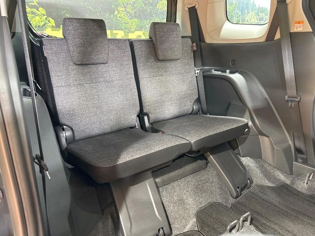Toyota Sienta 10