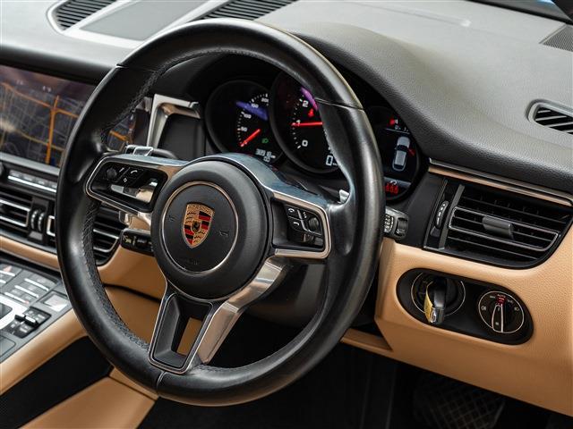 Porsche Macan 11