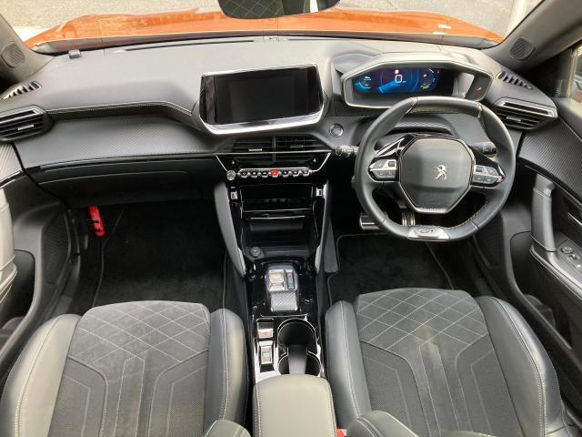 Peugeot SUV e-2008 11