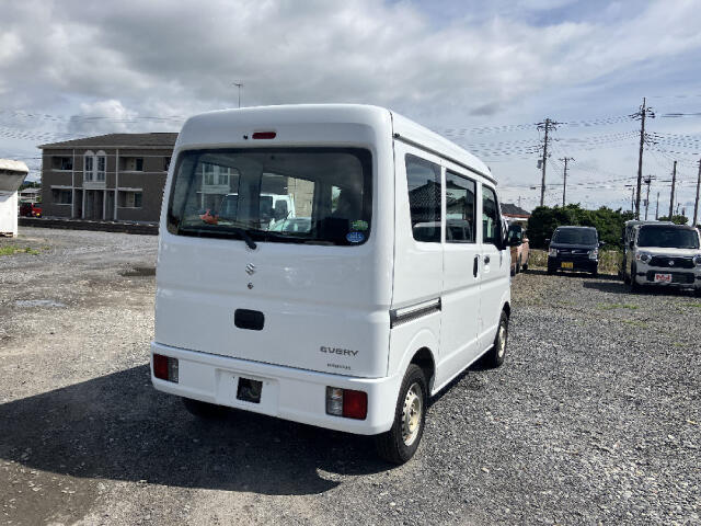 Suzuki Every 8