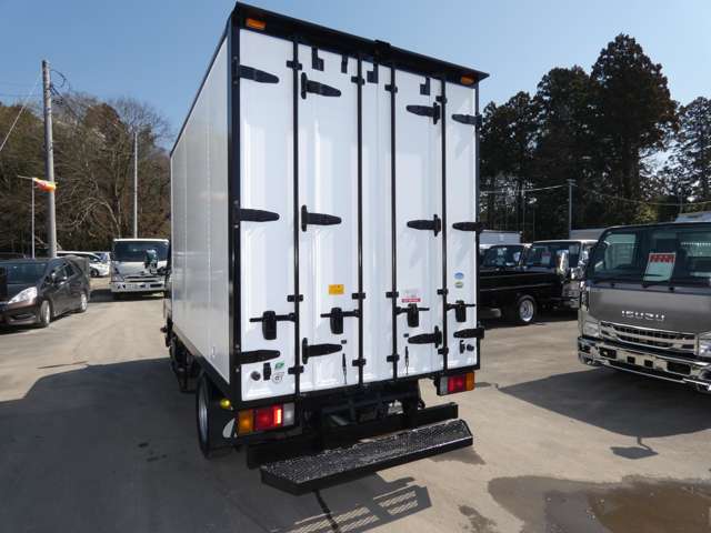 Isuzu Elf 7