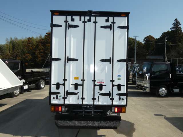 Isuzu Elf 8