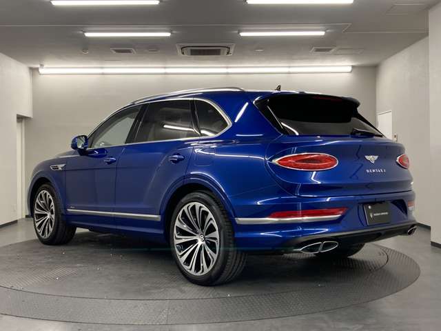 Bentley Bentayga 12
