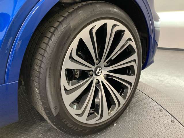 Bentley Bentayga 6