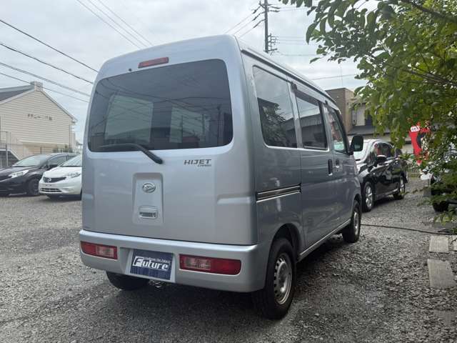 Daihatsu Hijet Cargo 11