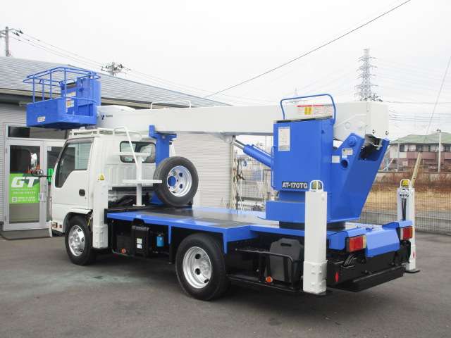 Isuzu Elf 3
