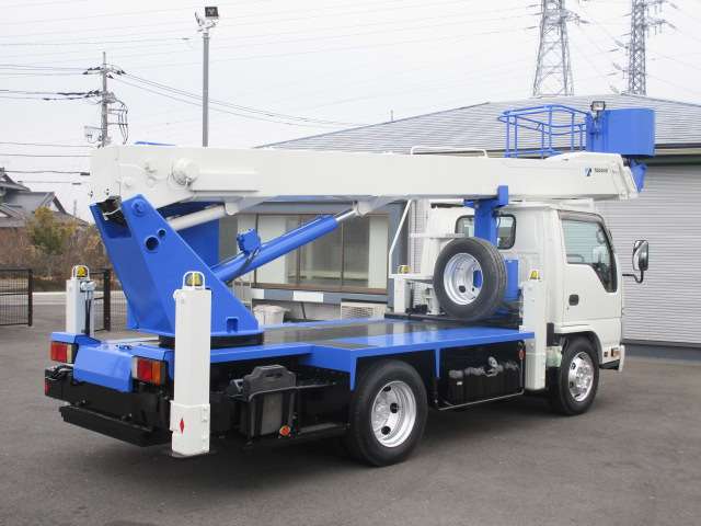 Isuzu Elf 4