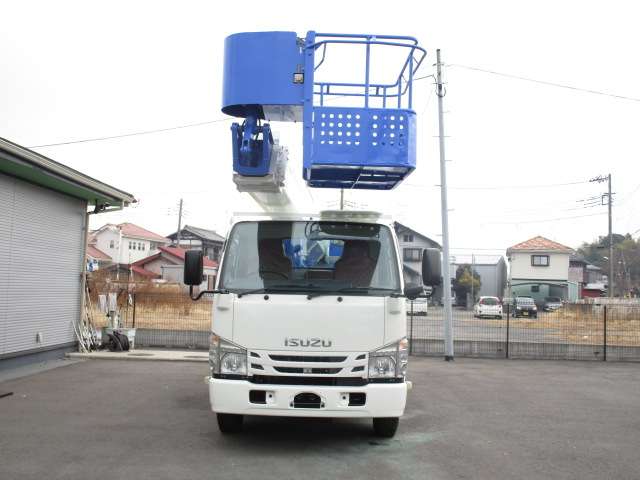 Isuzu Elf 7