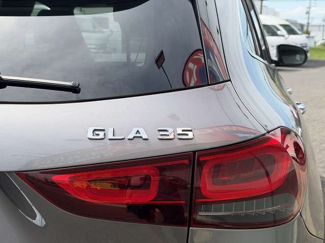 Mercedes-Benz GLA-Class 11