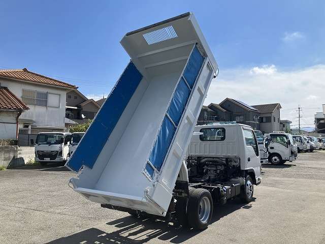 Isuzu Elf 8