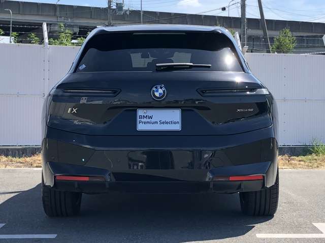 BMW iX 8