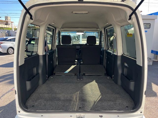 Daihatsu Hijet Cargo 11