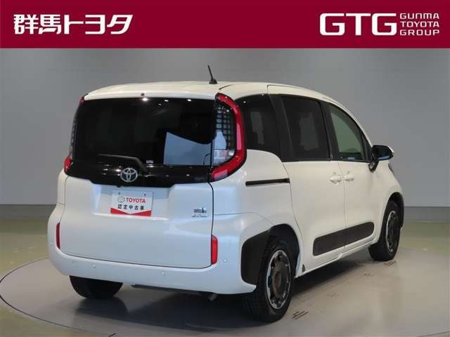 Toyota Sienta 3